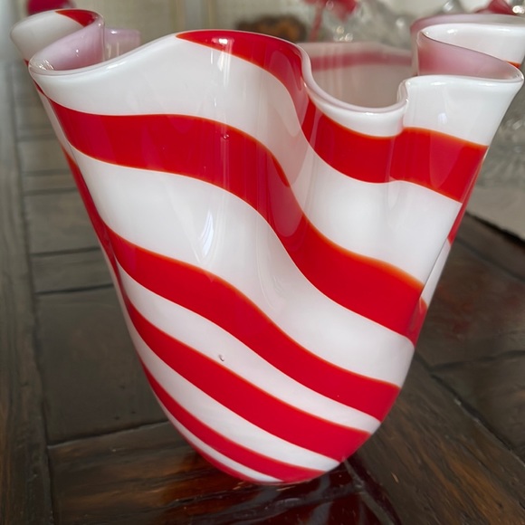 Vintage Beau Riverage Red & White Peppermint Stripe Swirl Blown Glass Vase - Picture 6 of 7